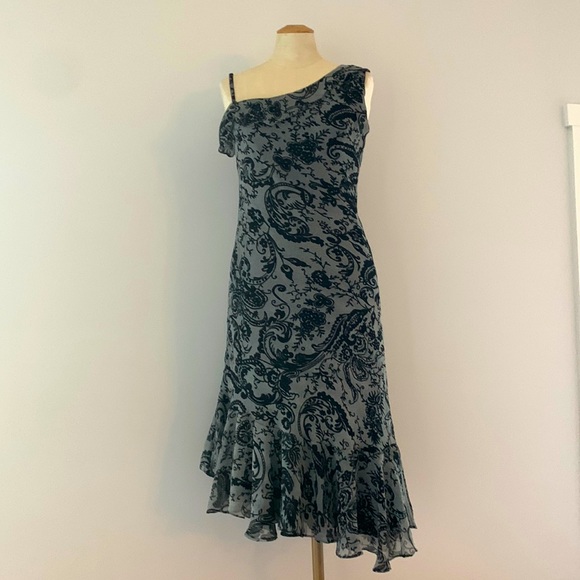 MISS B Black & Grey Paisley one shoulder dress, ruffles & high-low hem. M - Picture 1 of 13